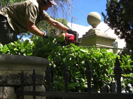 Hire the best gardening business services by the best gardener in Perth's southern suburbs.